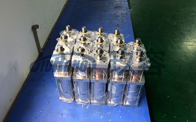 復(fù)合式氣液增壓缸產(chǎn)品批量圖